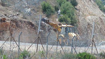 L'armée israélienne commence à démanteler une partie du mur à Bil'in (vidéo)